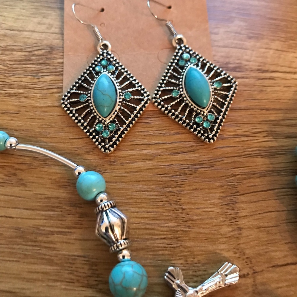 Jewelry bundle. Set of earrings, necklace and bracelet. - Picture 3 of 3